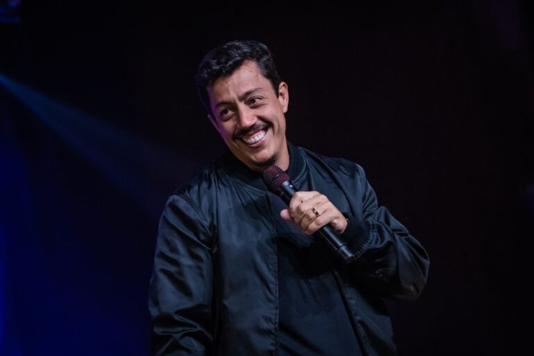 Renato Albani leva “A Ignorância É Uma Dádiva” a Belo Horizonte na reta final da temporada 2025